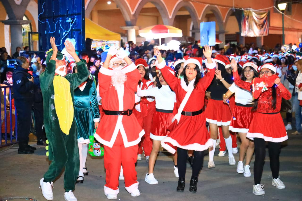 Un éxito el tradicional desfile navideño y el encendido del árbol de los sueños providencia